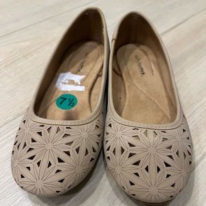 Tan women’s dress shoes size 7 1/2